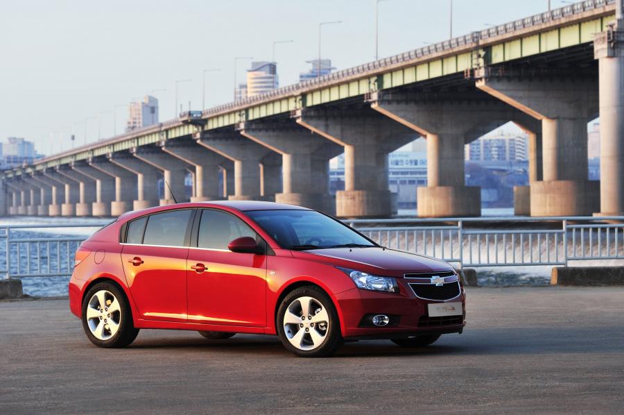  Chevrolet Cruze Hatchback 2012 года  (фото 11 из 13)